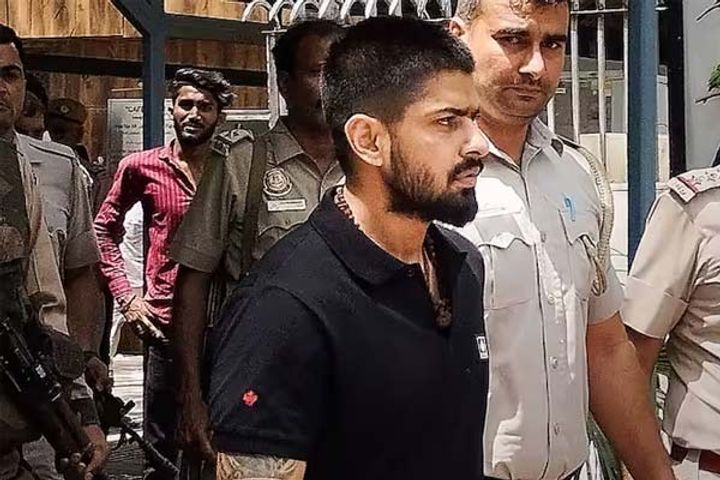 Lawrence Bishnoi is in danger shift from sabarmati central jail to mandoli jail Lawrence Bishnoi is in danger shift from sabarmati central jail to mandoli jail
