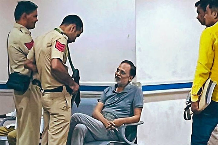 Satyendar Jain slipped and fell in the bathroom of Tihar Jail hospitalized