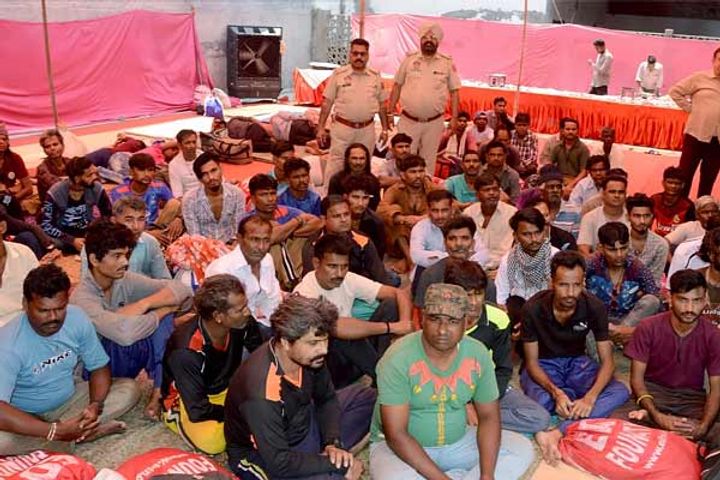 200 indian fishermen released from pakistani jail reach india