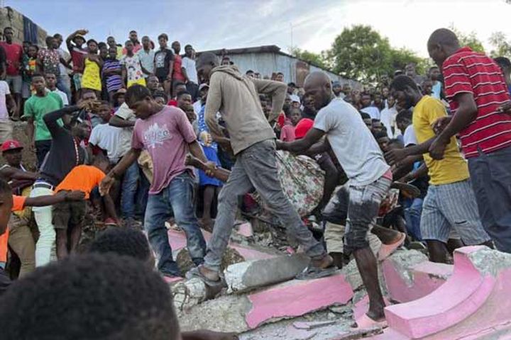 earthquake in haiti measuring 4point9 on the richter scale