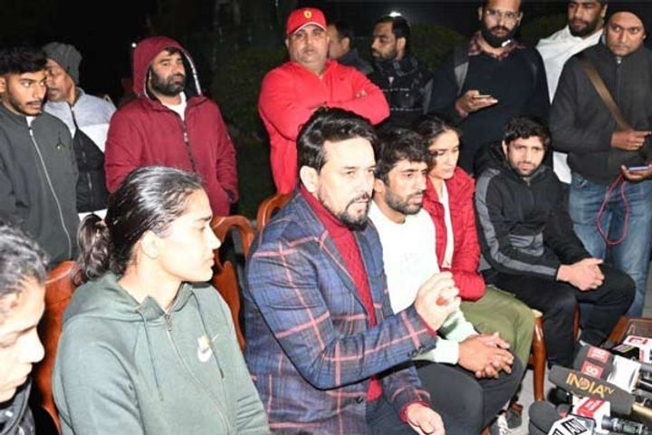Government ready to hold talks with wrestlers Anurag Thakur invites them