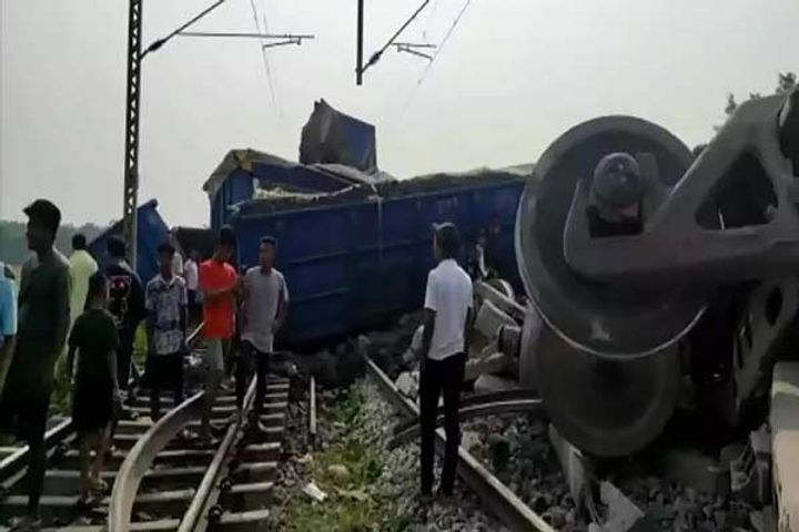 15 coaches of goods train coming to guwahati derailed