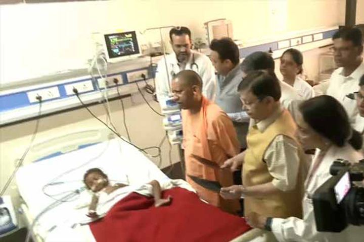 cm yogi reached the hospital to see the injured girl who was injured during the firing in the court