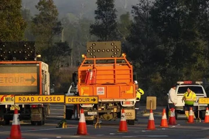 10 killed in horrific bus crash in australias new south wales