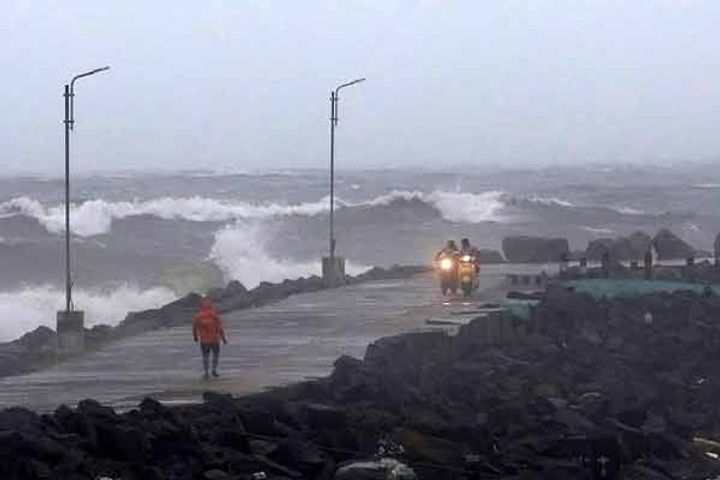 biparjoy moves towards gujarat coast threat to 6 districts of saurashtra kutch