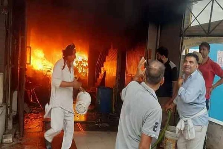 fierce fire broke out in a tent shop in ghaziabads loni area