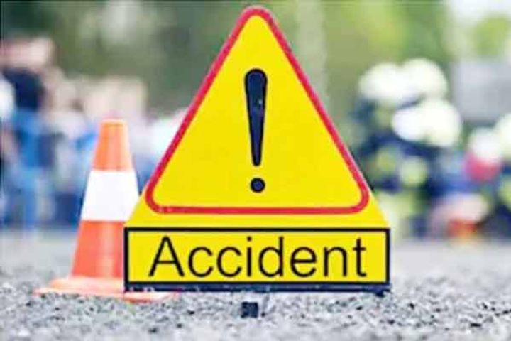 six of a family killed in a road accident in andhra pradesh