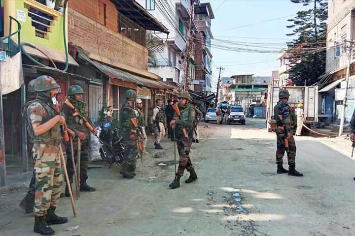 violence flares up again in manipur 9 injured in exchange of fire between militants and villagers