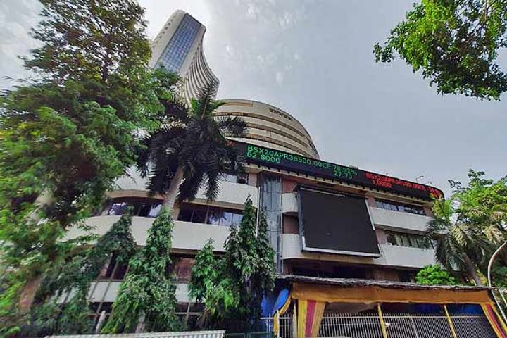 flat start in the market sensex opens with a slight gain of 41 points nifty crosses 18700