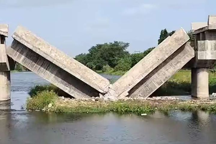 bridge collapses in gujarat connection to 15 villages broken