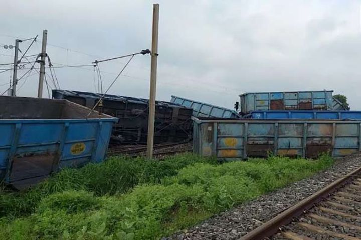 goods train derailed between thadi and ankapalle