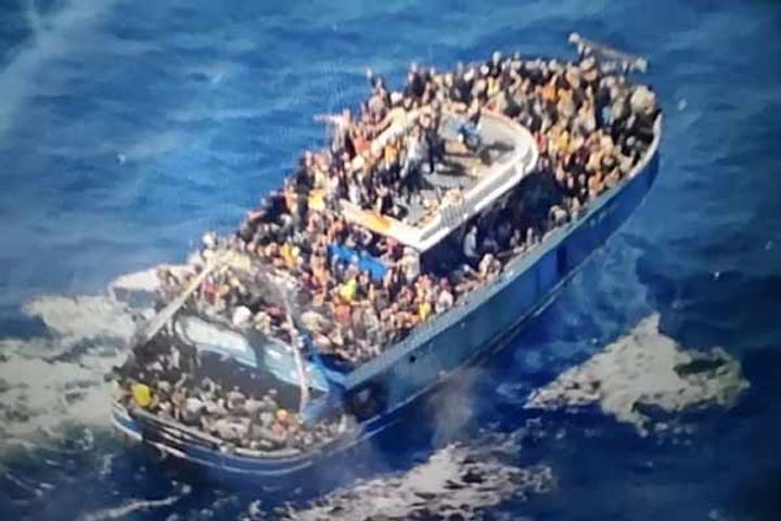 79 refugees killed in shipwreck off greek coast