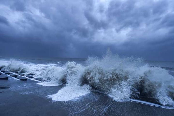 cyclone biparjoy entered the center of the cyclone spread over 50 km