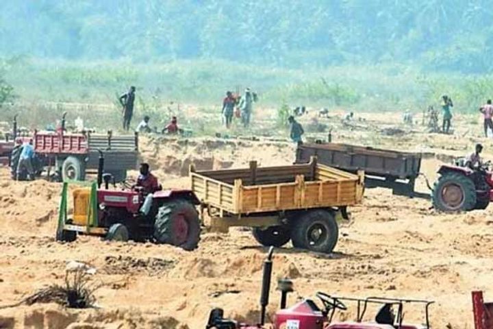 illegal mining tractor tramples policeman in karnataka