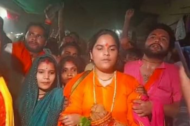 shivranjani reached bageshwardham will not be able to meet dhirendra shastri