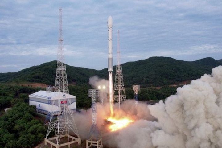 kim jongs spying satellite failed important part in south koreas hands