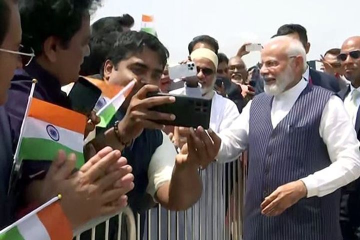 strong welcome to pm modi in america slogans of bharat mata ki jai