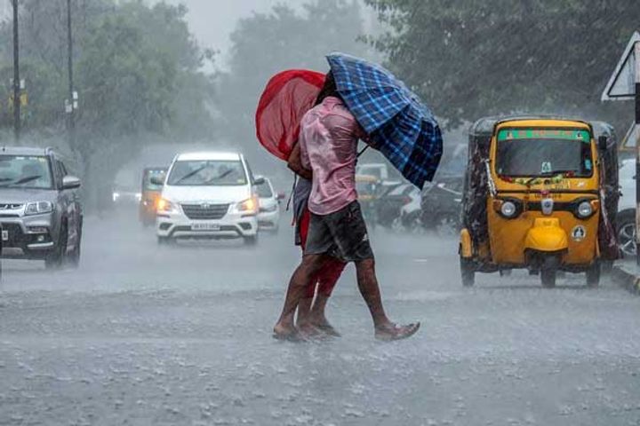 heavy rain forecast for next three days in up 5 people died in up