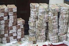 it raid on businessmen of kanpur 25 crore cash found