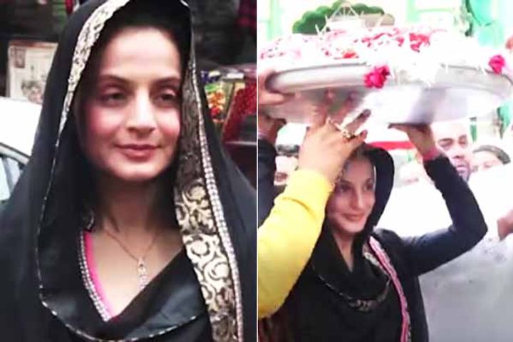 ameesha patel reached dargah before the release of gadar 2