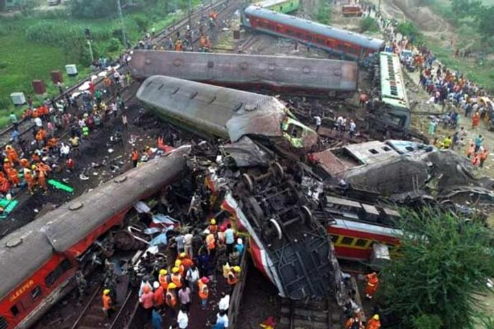 crs handed over the investigation report of the train accident to the railway board