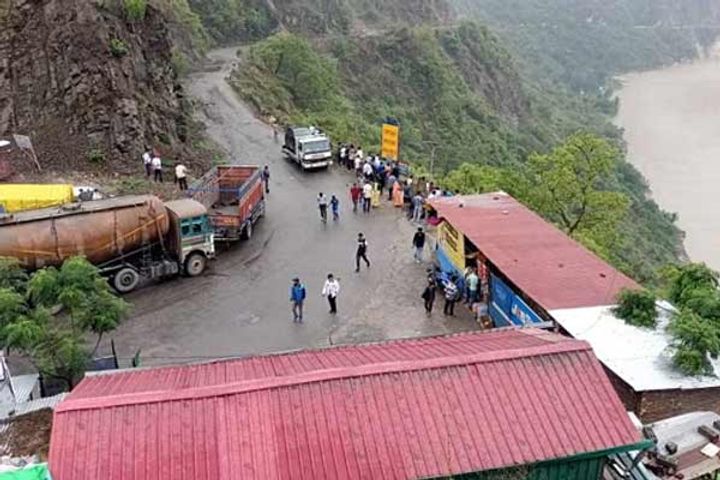 kedarnath yatra stopped due to heavy rain