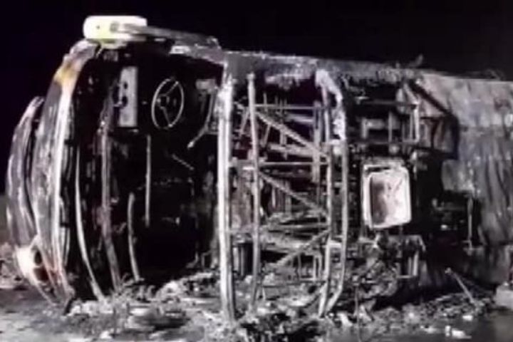 bus catches fire on samruddhi mahamarg expressway in maharashtra