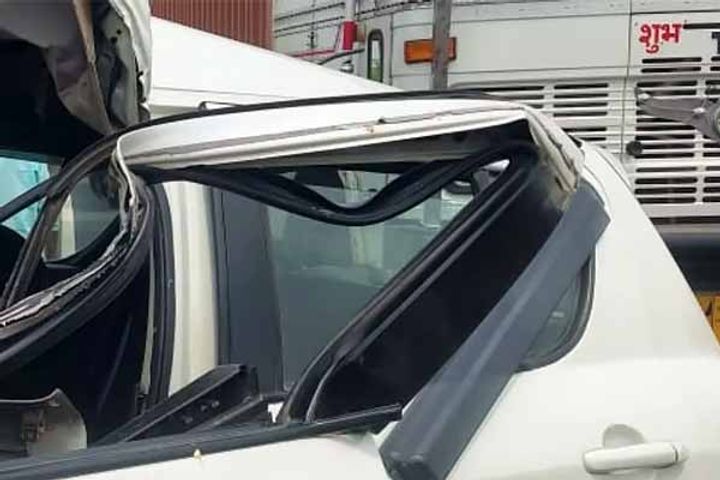 devotees were returning from tractor trolley after circumambulating govardhan on mudia purnima