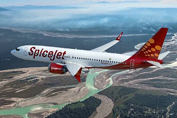 spicejet flight from dubai to kochi found burst tire