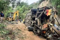 bus full of passengers fell into the gorge in mexico 27 people died