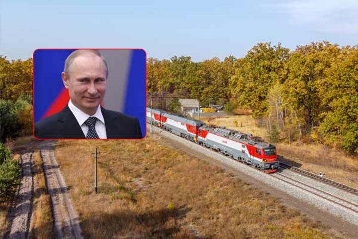 putin travels by secret bulletproof train