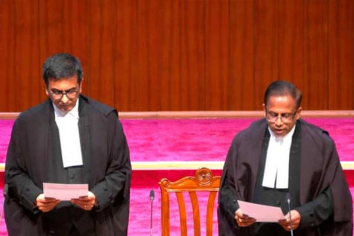 der lagi aane mein tumko cji chandrachud welcomes two new judges in a filmy way