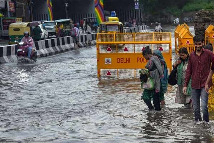 slight drop in yamunas water level