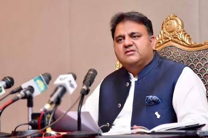 imran khans close leader congratulates isro on chandrayaans successful launch