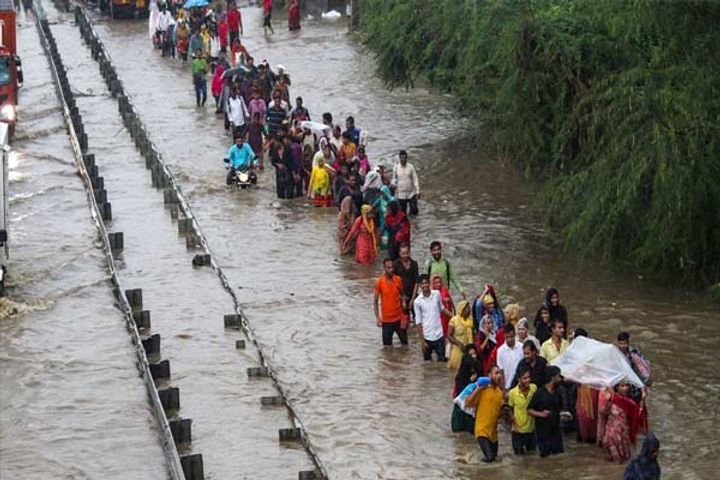 decrease in yamunas water level crisis still persists