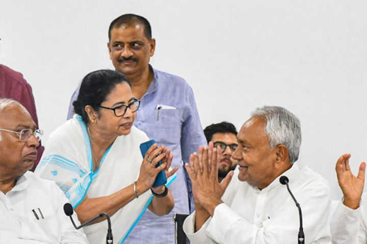 mamta banerjee will attend the meeting of opposition parties in bengaluru