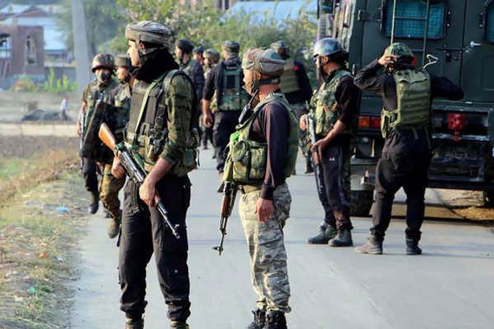 two pakistani terrorists killed in poonchs chakkan da bagh