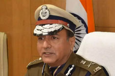 ips officer manoj yadav will head the railway protection force