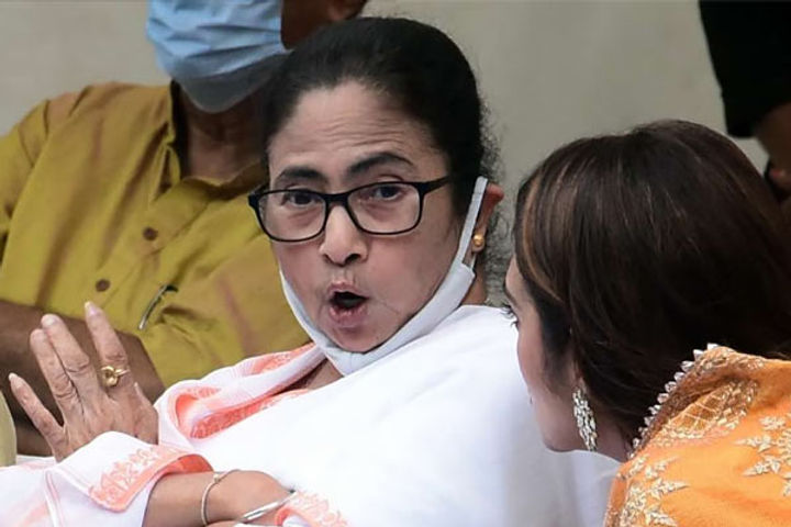 major lapse in mamta banerjees security man arrested near cms residence