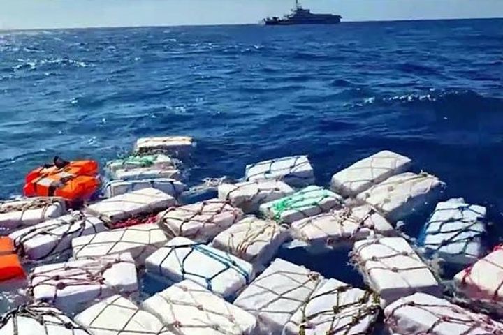 5300 kg of cocaine found floating in the sea in italy