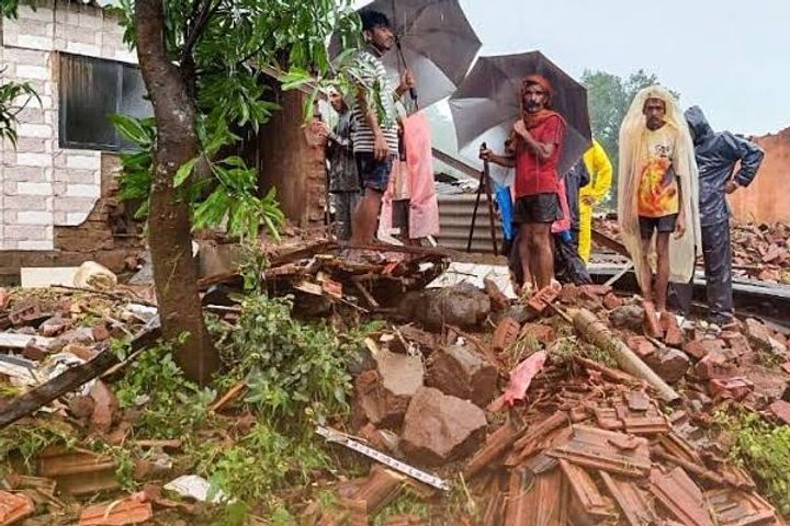maharashtra landslide death toll rises to 21