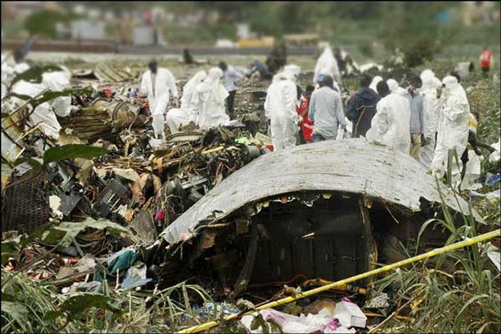 plane crashes at airport in sudan 9 killed plane crashes at airport in sudan 9 killed