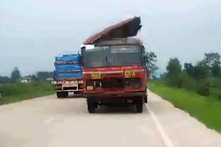 Government bus ran with half open roof in Maharashtra