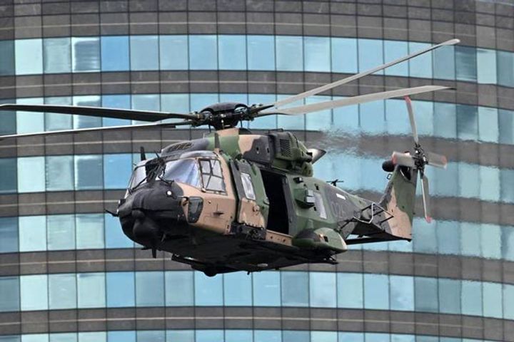 australian military helicopter crash four crew members missing australian military helicopter crash four crew members missing