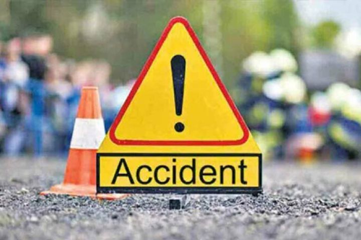 car and van collided in pakistan a major road accident eight people died