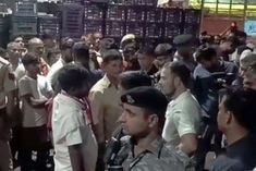 rahul gandhi reached delhis azadpur mandi spoke to vegetable and fruit vendors