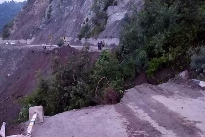 landslide on chandigarhshimla nh5 washes away 40 meter long stretch of highway