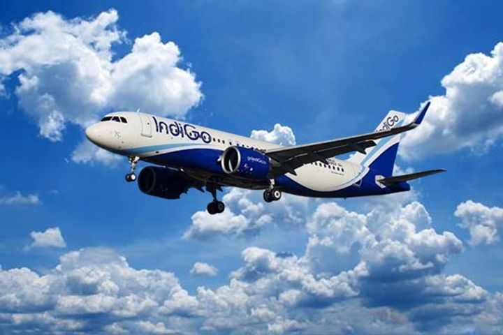 emergency landing of indigo flight going to delhi at patna airport