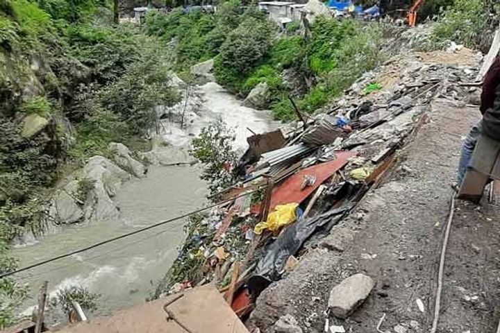 Landslide in Gaurikund, 3 children buried under debris, 2 killed Landslide in Gaurikund, 3 children buried under debris, 2 killed