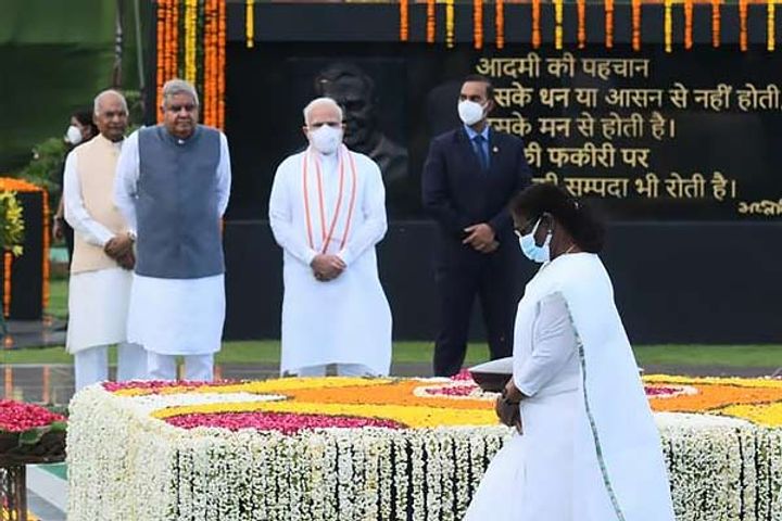 death anniversary the country is remembering atal ji political personalities paid tribute